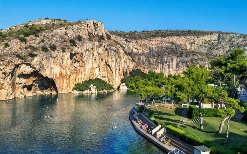 Deluxe In Vouliagmeni Athens